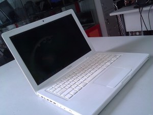 Bán macbook white a1181 giá rẻ tại Hà Nội